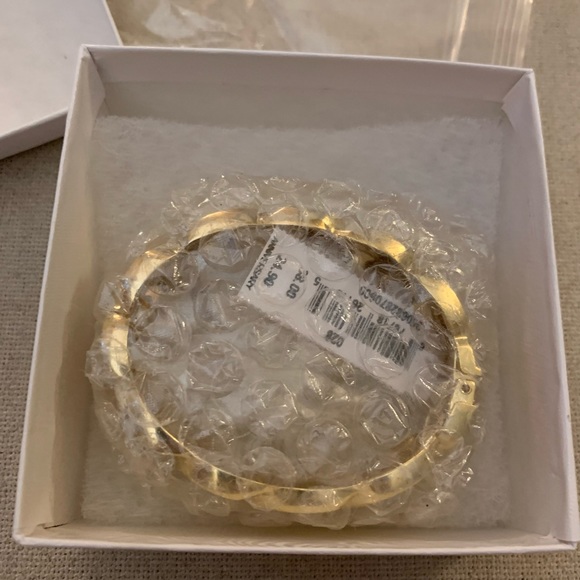 NWT Goldtone Chain Link Hinged Bangle Bracelet FINAL PRICE - Picture 4 of 13